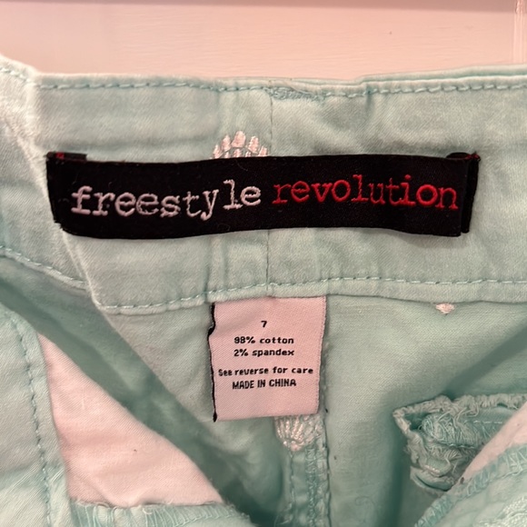 Seashell Shorts - Picture 4 of 4